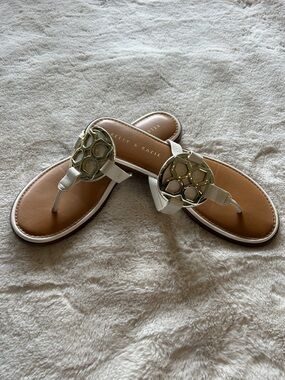 Kelly & Katie White Thong Sandals / Flip Flops with Gold Medallion